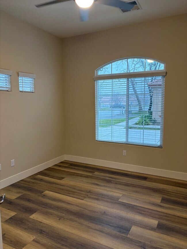 Building Photo - 624 Jasmine Parke Dr