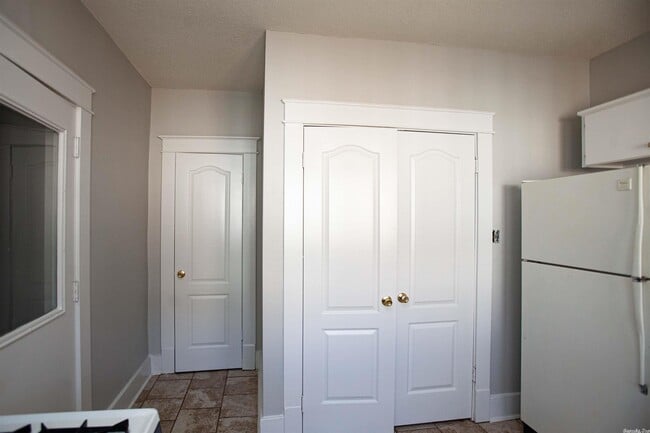 Building Photo - 2114 Maple St