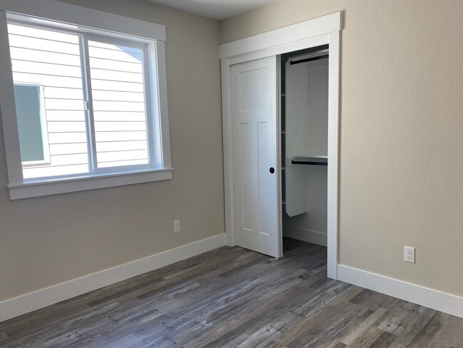 Building Photo - 1242 S 11th St