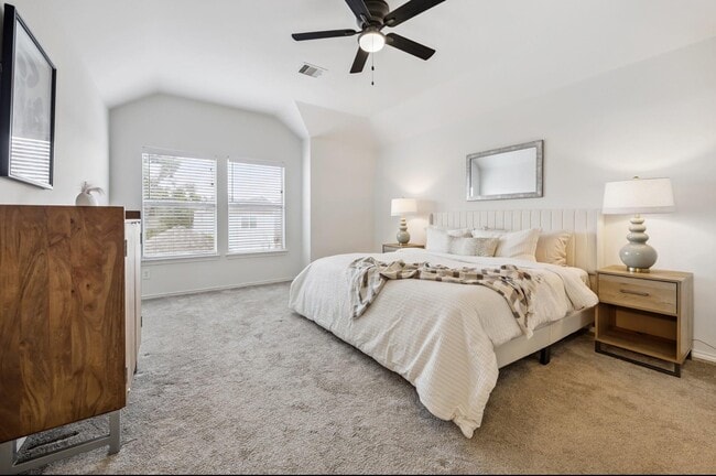 Building Photo - 609 W 20th St