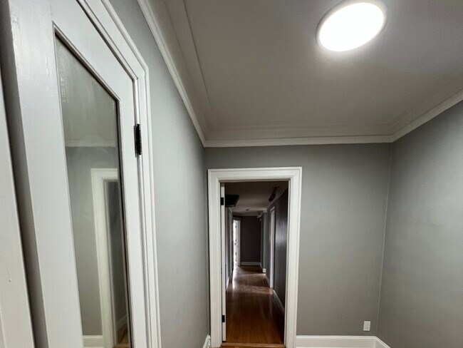 Building Photo - 7412 S South Shore Dr