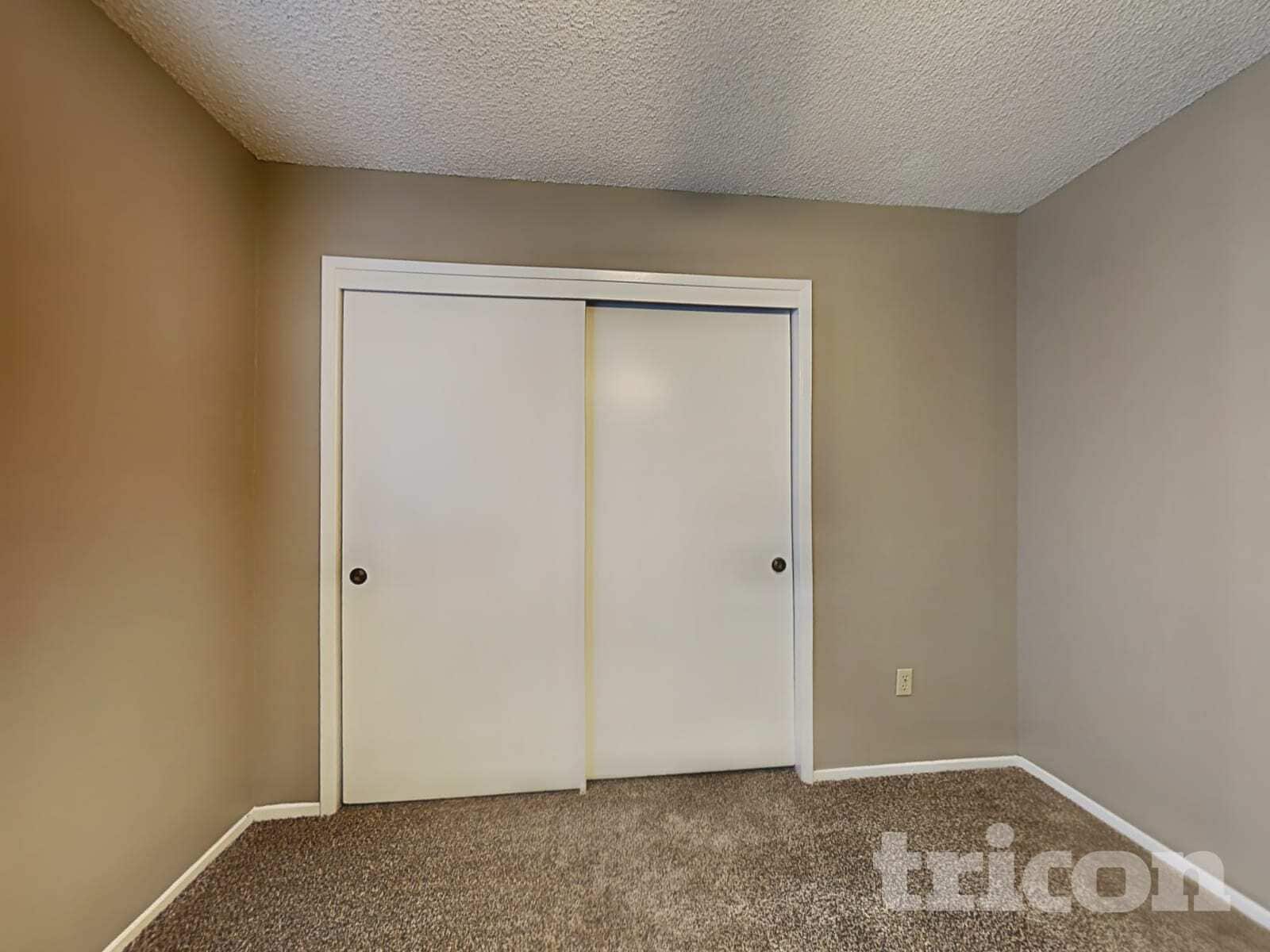 Building Photo - 3400 Suffolk Dr