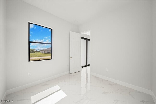 Building Photo - 9 NW 14th Pl