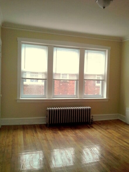 Building Photo - 4051 W Melrose St