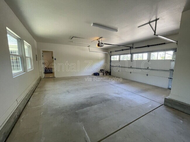 Building Photo - 626 Huntleigh Dr