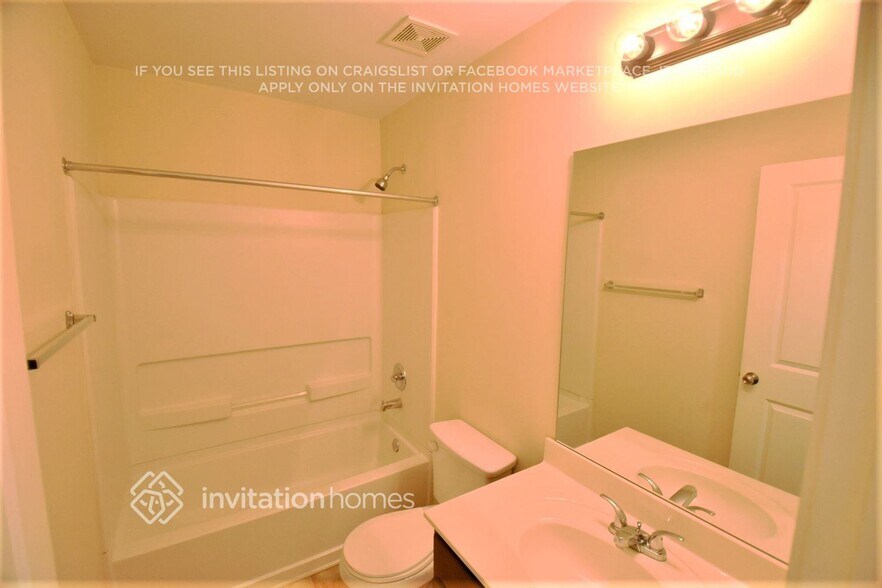 Building Photo - 4072 Oak Field Dr