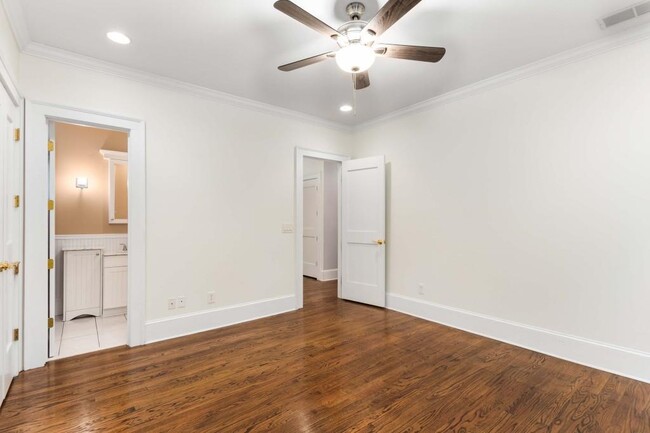 Building Photo - 656 Yorkshire Rd NE