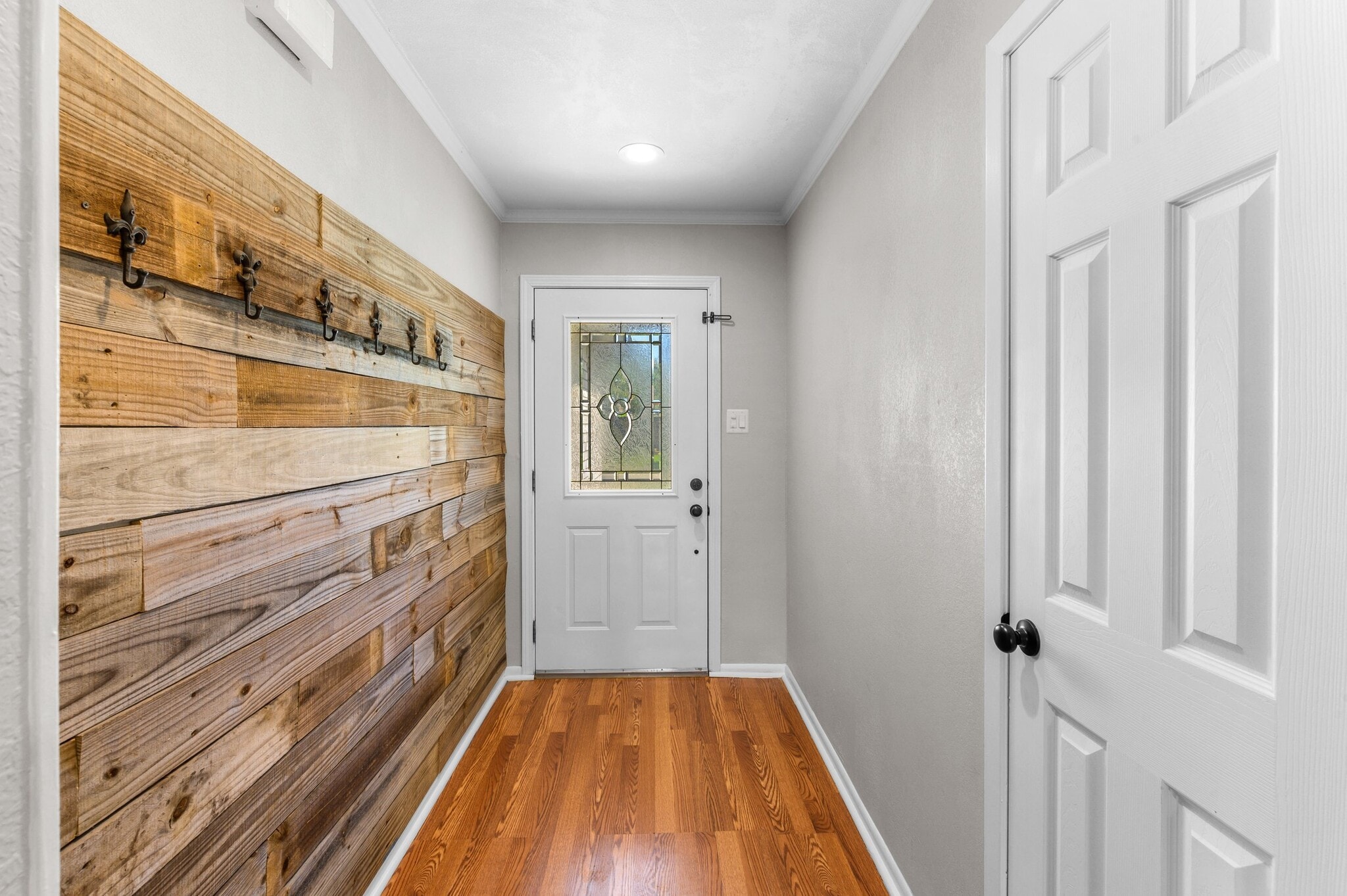Building Photo - 7018 Taos Dr