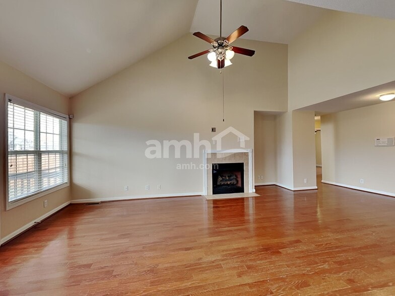 Building Photo - 3784 Cindy Jo Dr N