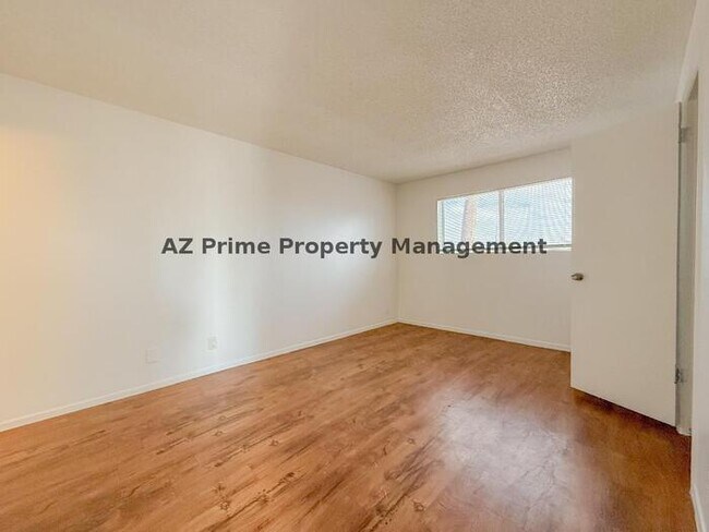 Building Photo - 2415 W Hazelwood St