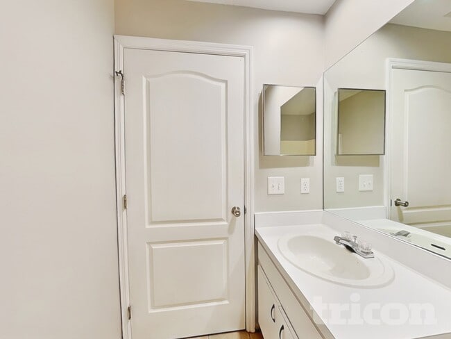 Building Photo - 4317 Longshore Dr