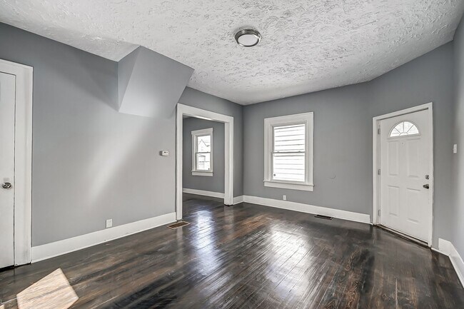 Building Photo - Charming 4 bedroom, 1 bathroom