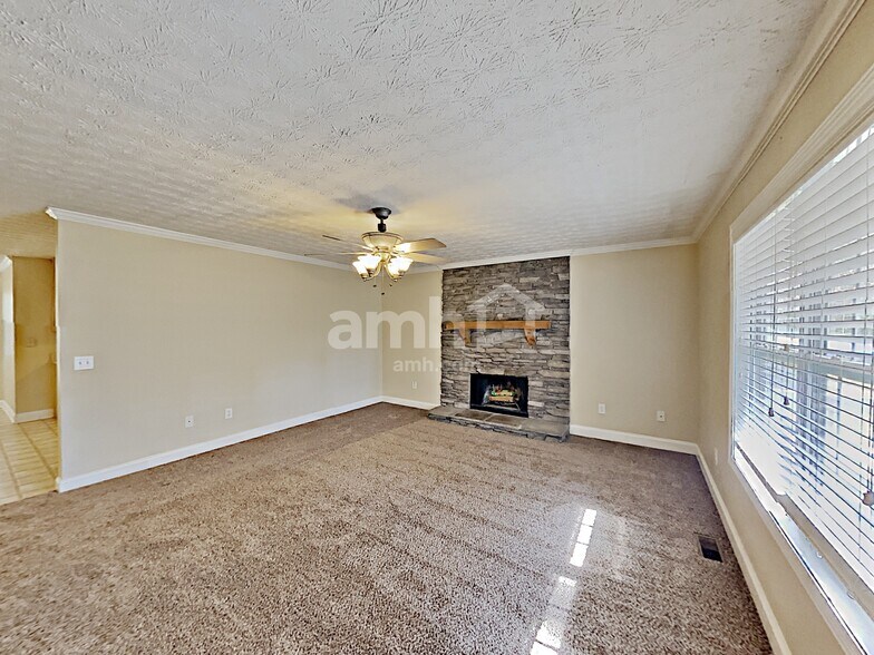 Building Photo - 887 Kendall Park Dr