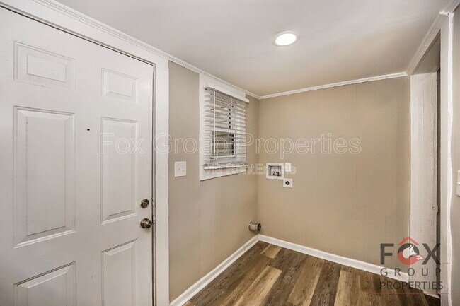 Building Photo - 19 Powder St NW