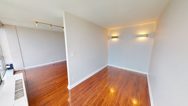 Building Photo - 330 W Diversey Pkwy