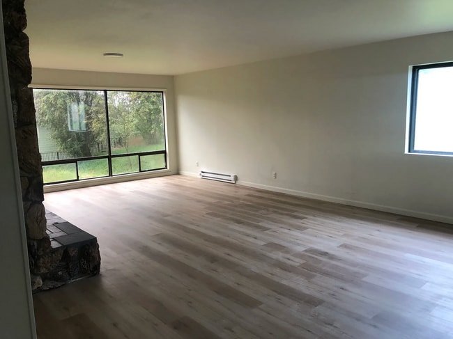 Building Photo - 5739 Vista Dr