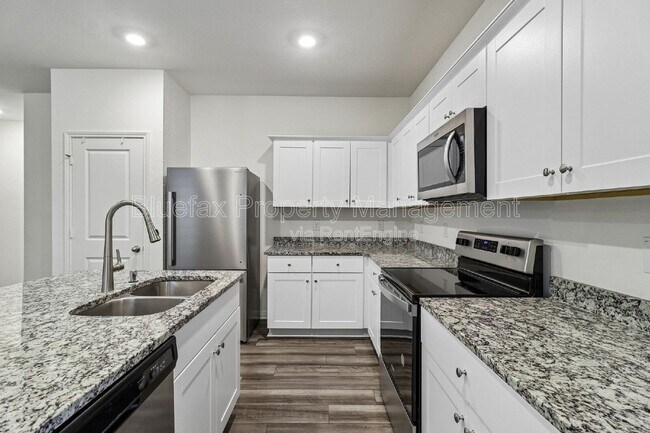 Building Photo - 14374 Palm Ridge