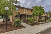 Building Photo - 501 N Moss St