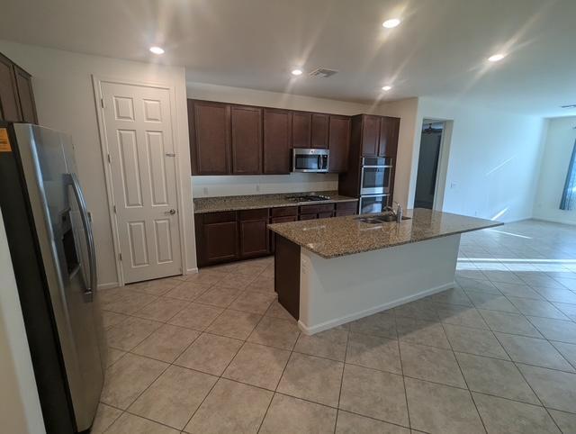 Building Photo - 10242 S Pantano Knolls Dr