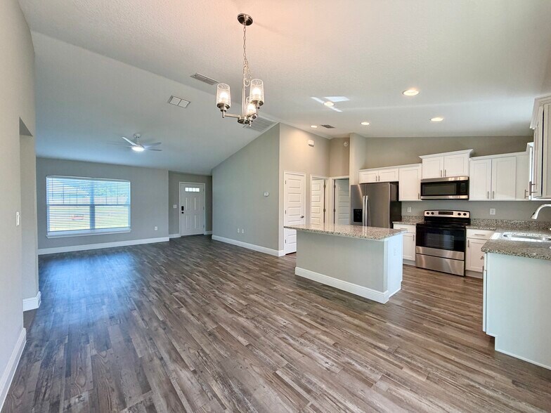 Building Photo - 5 Spring Lake Ln