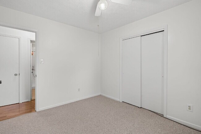 Building Photo - "Charming 3-Bed Home with Gleaming Hardwood Floors in Hope Mills!"
