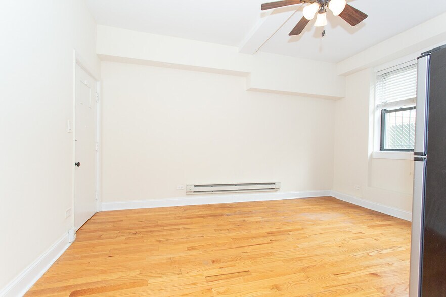 Building Photo - 4738 N Hermitage Ave