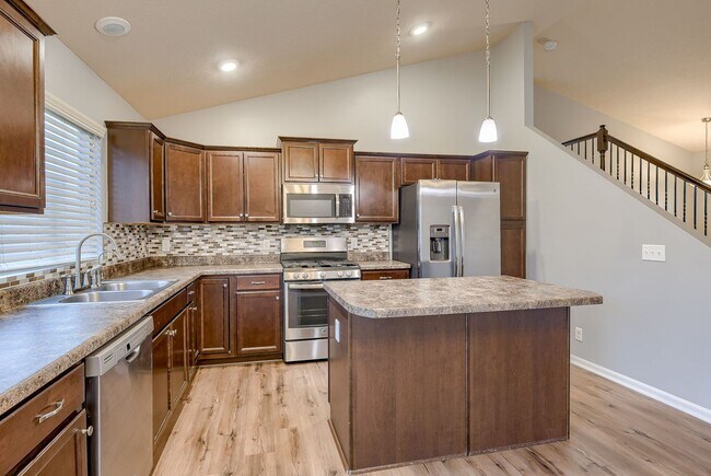 Building Photo - Elkhorn 3 Bedroom!!