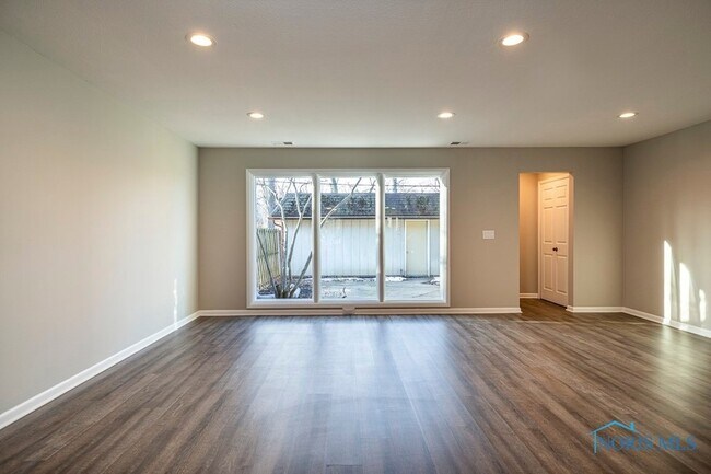 Building Photo - 4045 Hillandale Rd