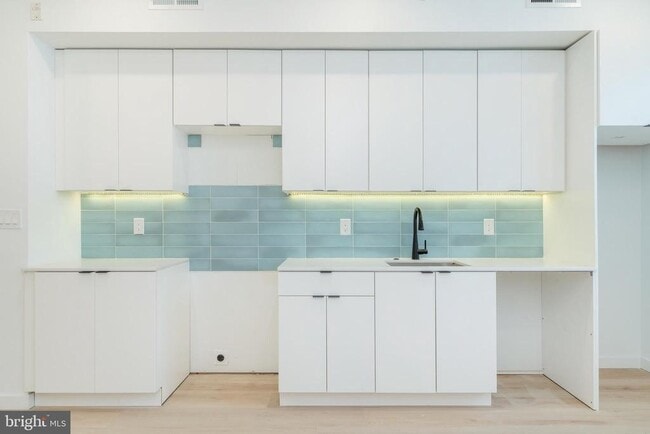 Building Photo - 2721 N Howard St