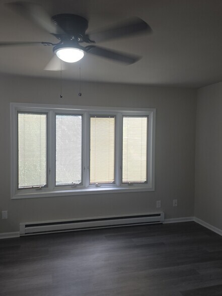 Building Photo - 211 10th Ave