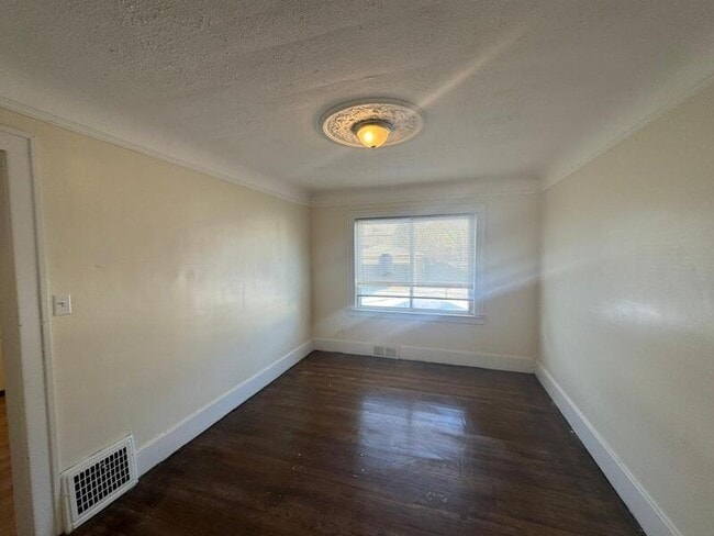 Building Photo - 15381 Stansbury Ave