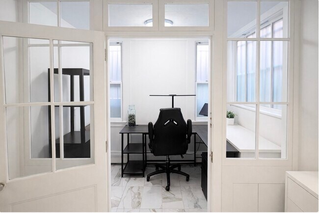 Building Photo - 133 Commonwealth Ave