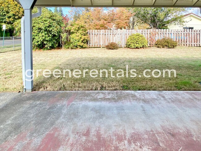 Building Photo - Large 2BD/2BA Montesano Duplex