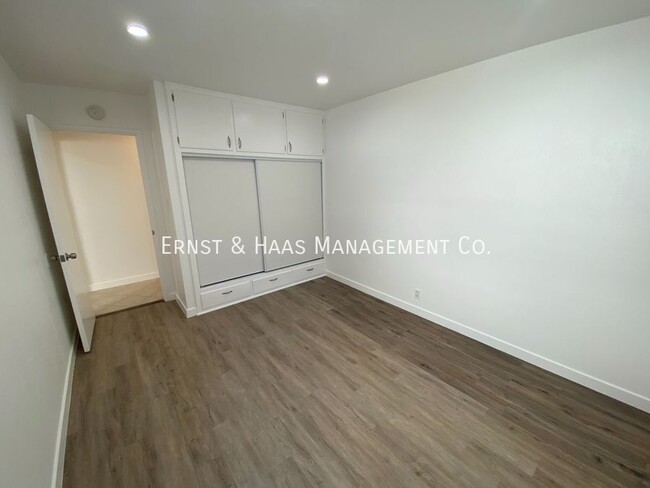 Building Photo - Cozy 1 Bedroom Apartment in Lakewood Villa...