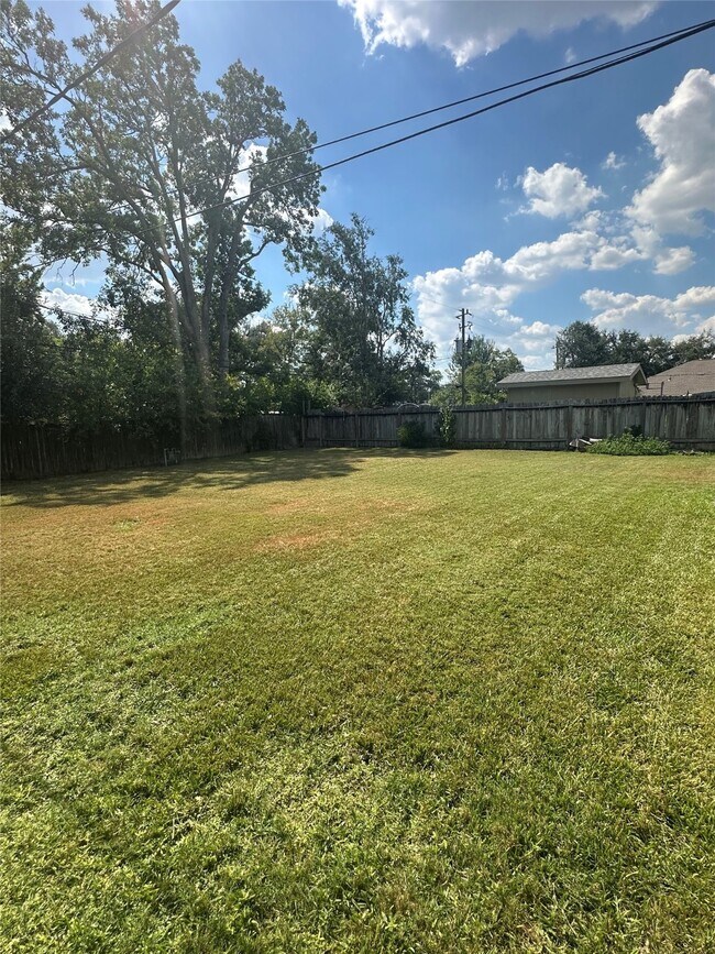 Building Photo - 5417 De Milo Dr