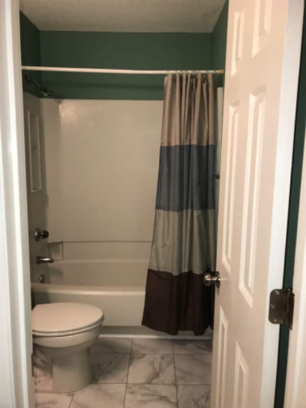 Building Photo - 106 Lake Hollow Cir