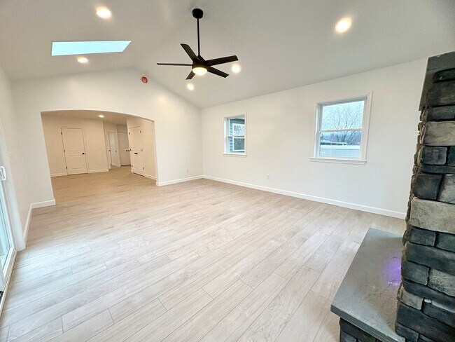 Building Photo - Newly Built 3 Bedroom 1.5 Bathroom Available in Spring Grove!