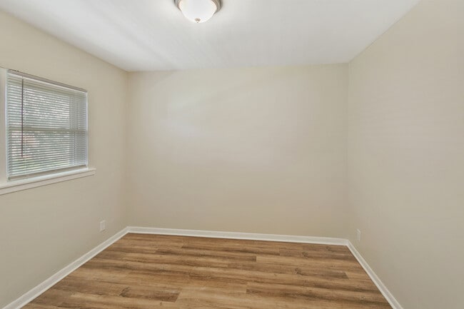 Building Photo - 1021 Tollview Ave