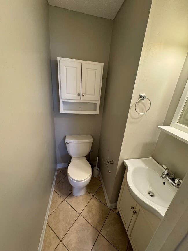 Building Photo - 1696 Crestland Dr