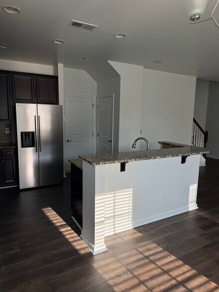Building Photo - 1818 Fleetwood Dr