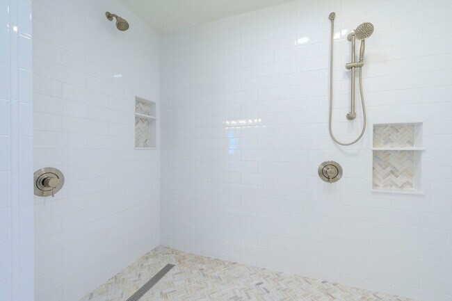 Building Photo - 1612 1st St