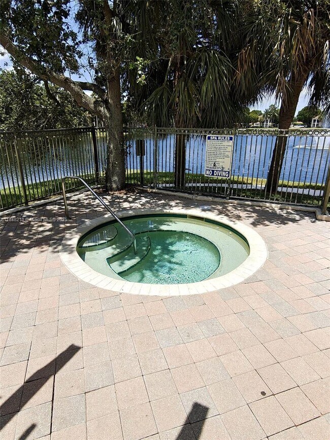 Building Photo - 2586 Centergate Dr