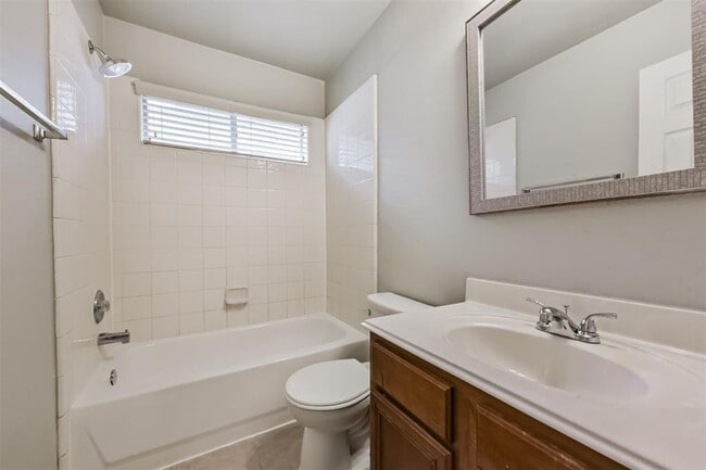 Building Photo - 9911 Driftwood Park Dr