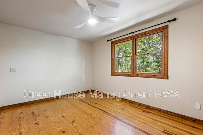 Building Photo - 8984 Falls Hollow Rd