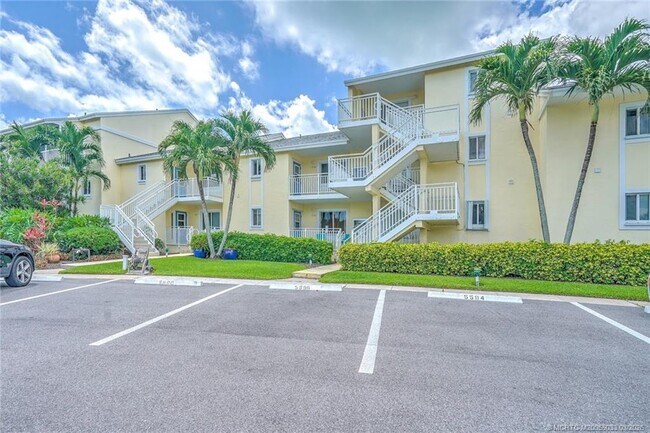 Building Photo - 5593 NE Gulfstream Way