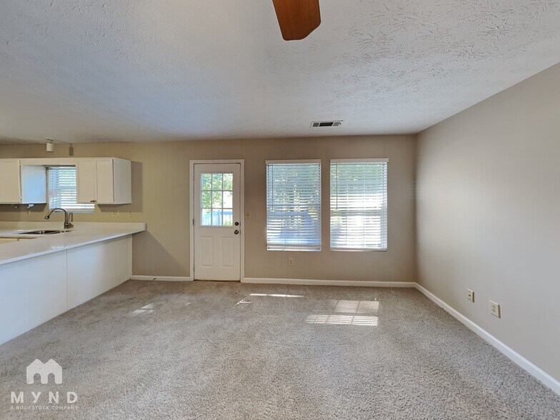 Building Photo - 5631 Regency Manor Ct