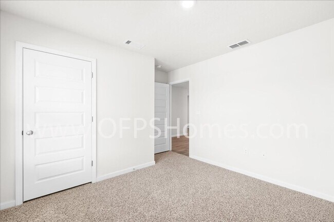 Building Photo - Home in Redstone Commons