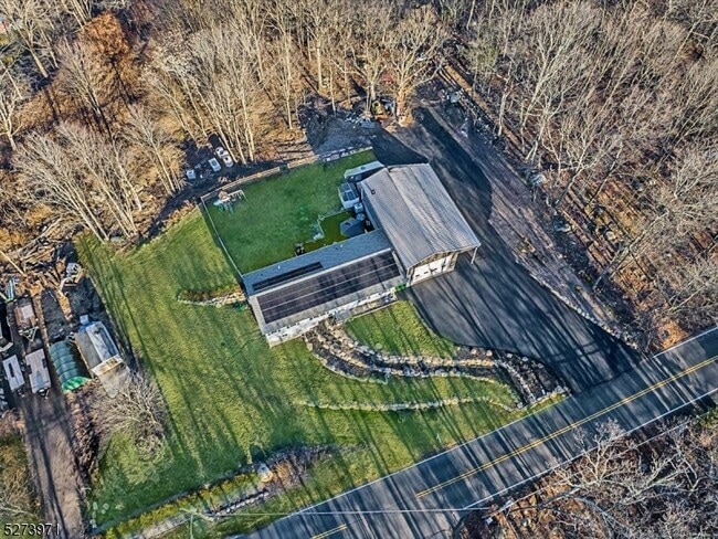 Building Photo - 153 Stag Hill Rd