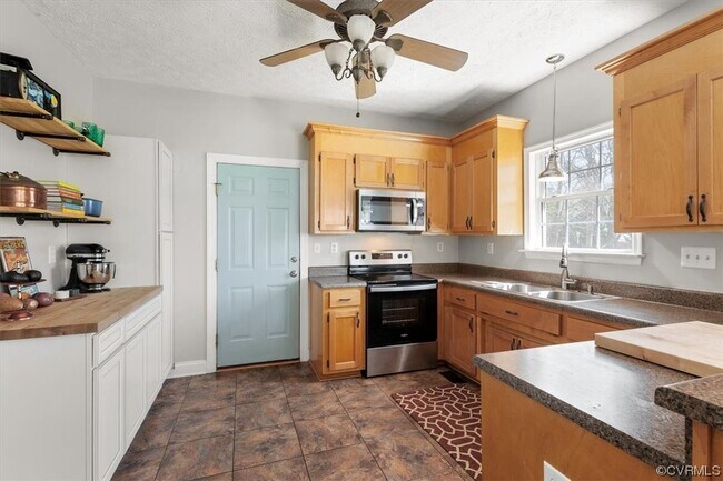 Building Photo - 14031 Mountshire Ln