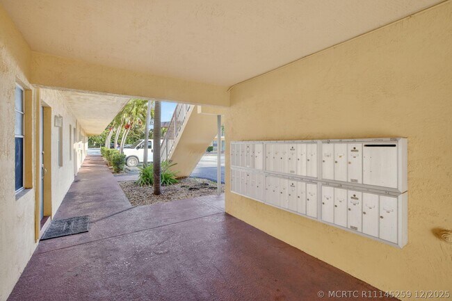 Building Photo - 4071 N Dixie Hwy